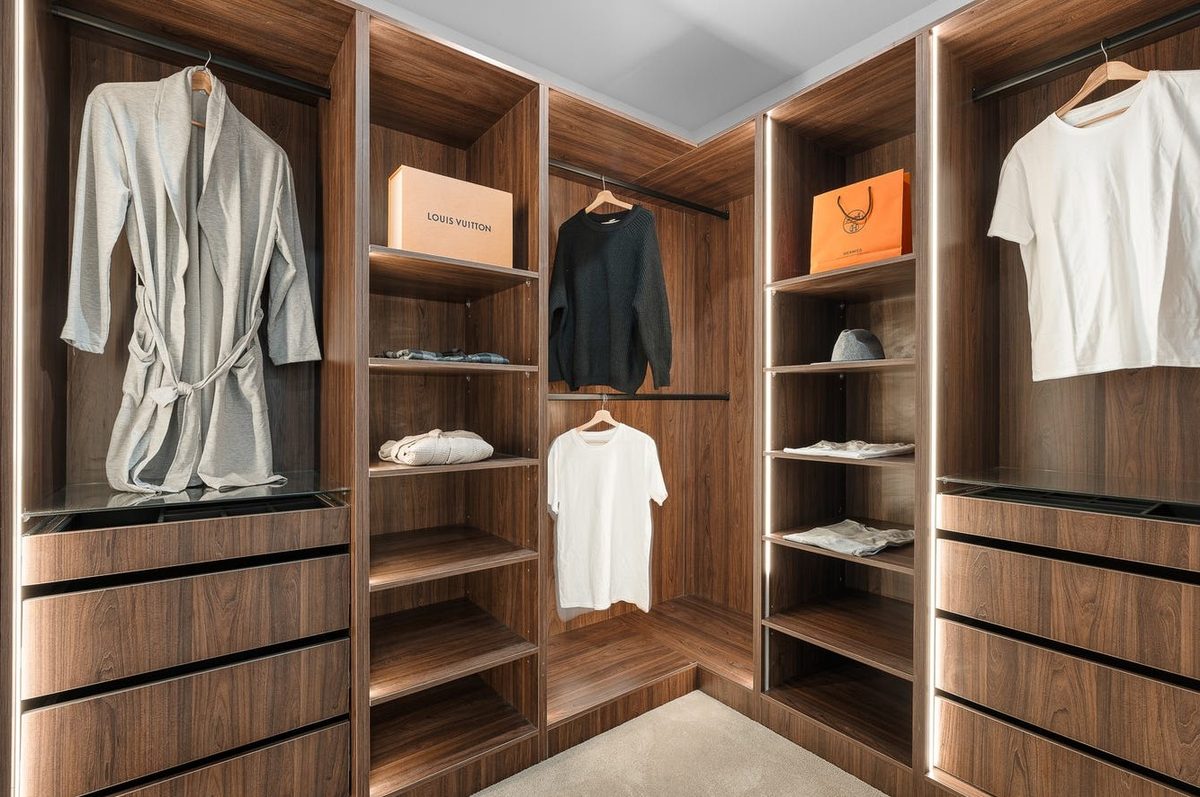 Walk-in wardrobe with integrated LED shelf lighting